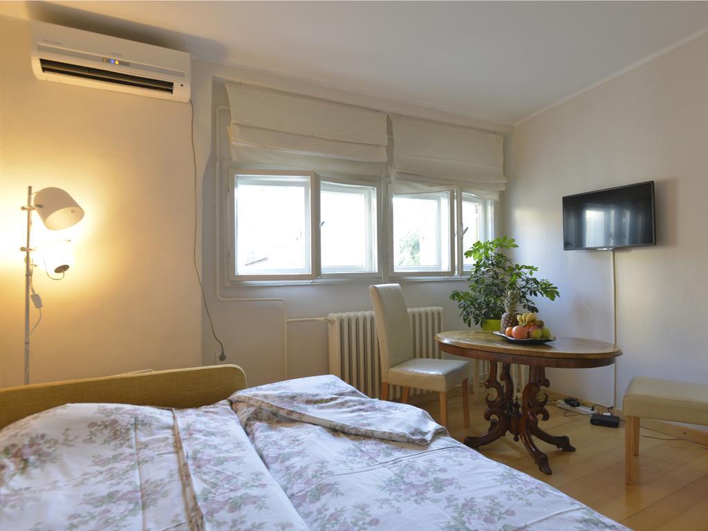 Downtown dell Arte Appartement Novi Sad Buitenkant foto